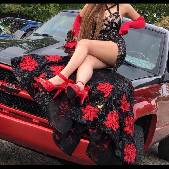 Custom made red and black sequin gown - Picture 2 of 4